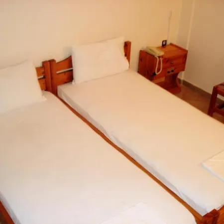 Paradise Hotel 2*